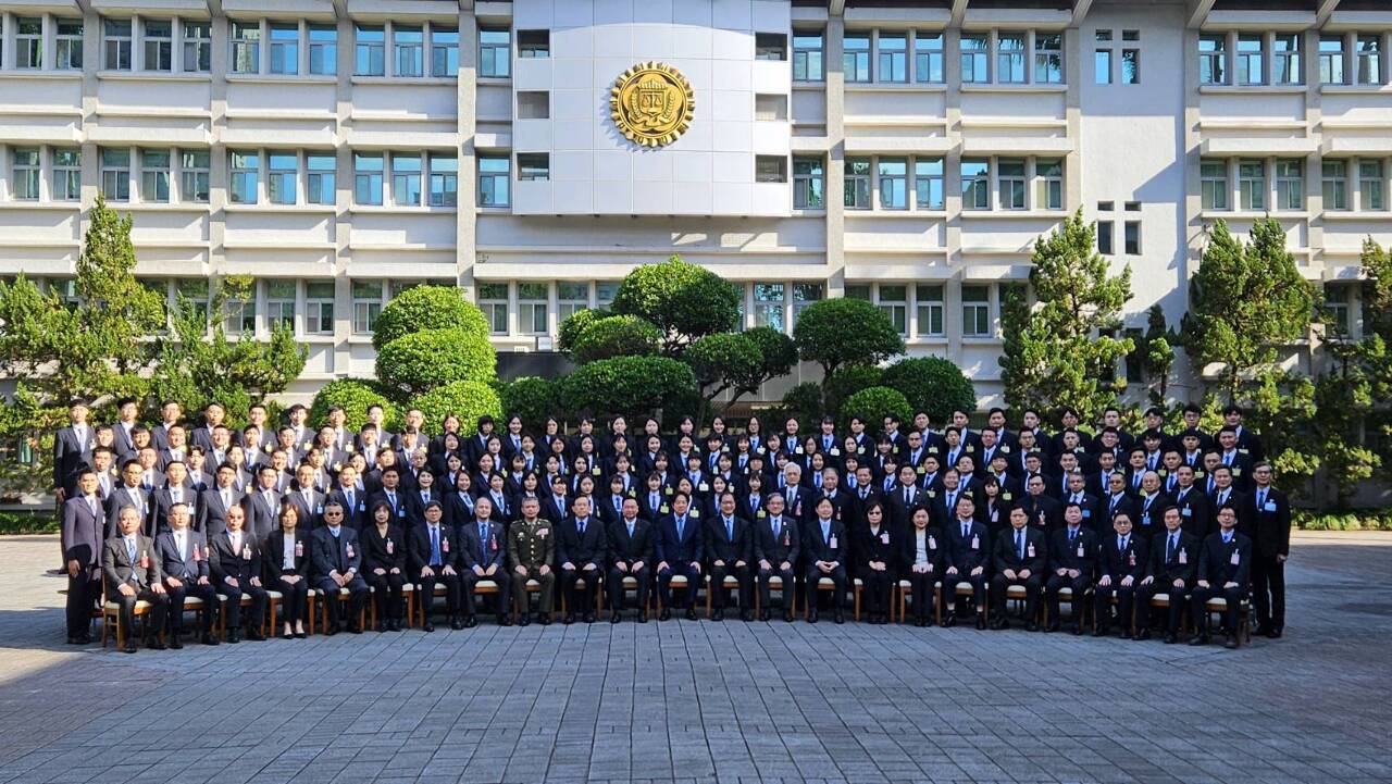 頼・総統が調査局の修了式に出席、犯罪の撲滅と中国の浸透工作への対抗に期待