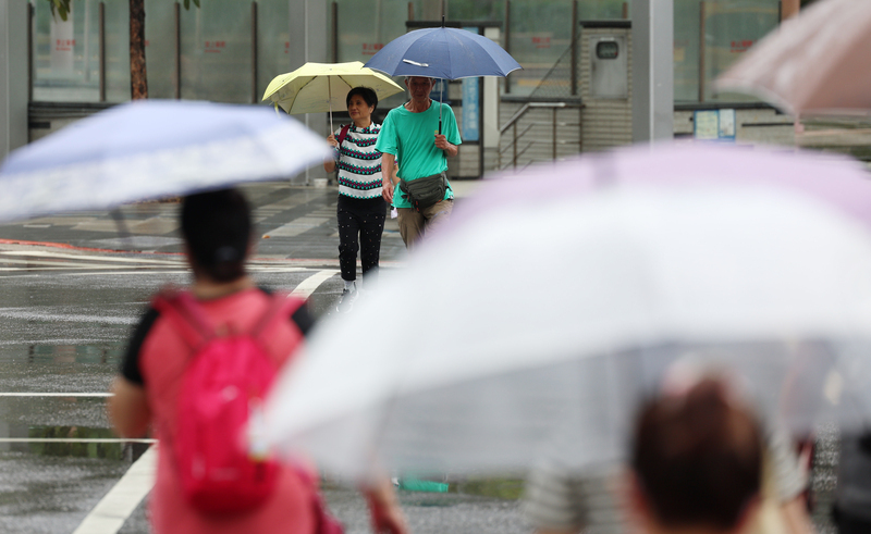 北東部で終日湿った寒さに　夜は10度前後まで下がる見込み
