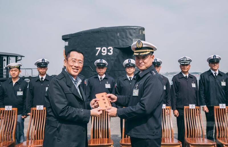 顧・国防部長が海軍左営基地を視察、兵士たちを労う