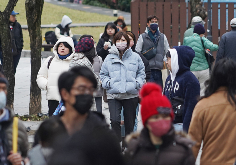 2/12局地的な大雨および突風で不安定な天気に、気温が低下
