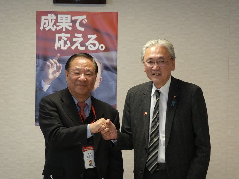 救国団が自民党を訪問、日華懇の古屋会長が出迎え