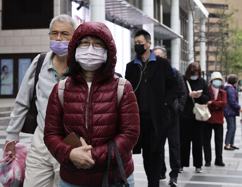 2/20台湾の西側は25度の高温、夜と明け方は曇り、または霧