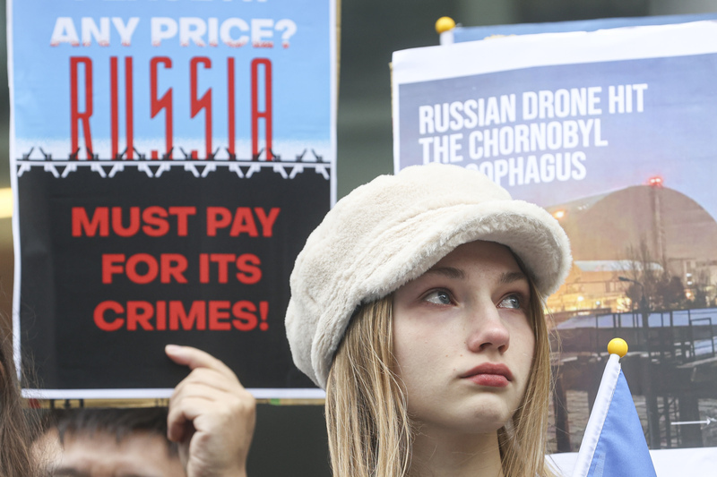 ロシアによる侵攻から3年、在台ウクライナ人が街頭で集会