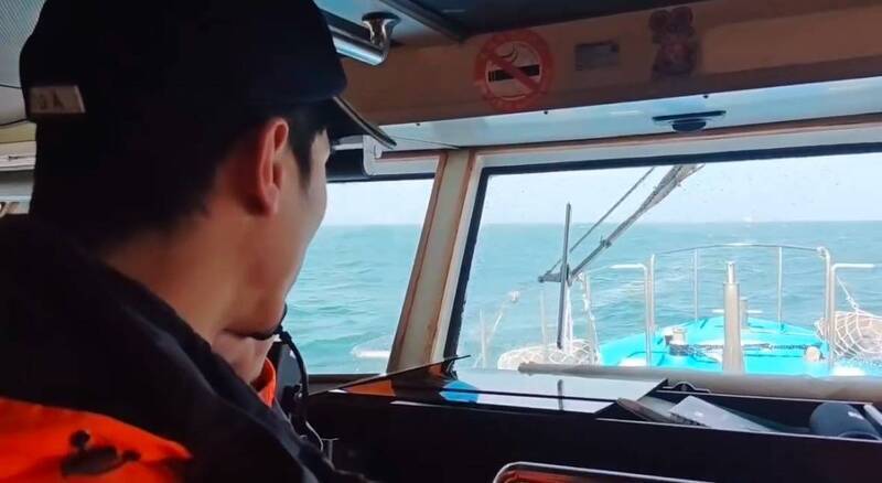 海巡署が新竹沖で船名、船籍港、船舶登録のない船を拿捕