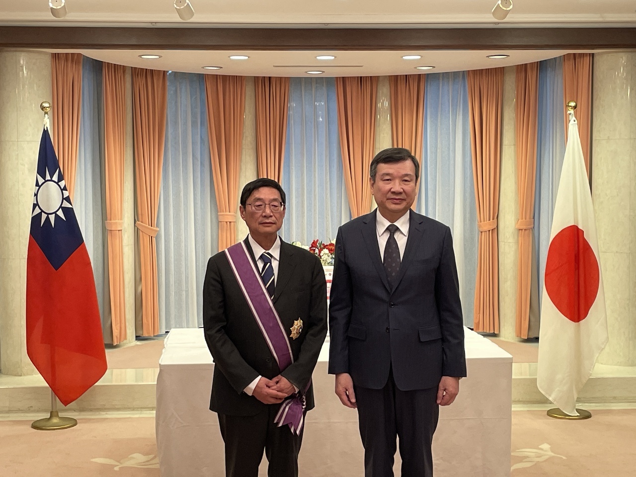 安倍元首相の「台日友好」受け継ぐ外交官、牛尾滋氏に「紫色大綬景星勲章」授与