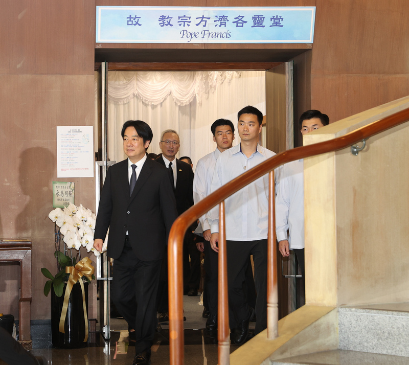 頼・総統、台北市内のカトリック台北大司教区でフランシスコ教皇を弔問
