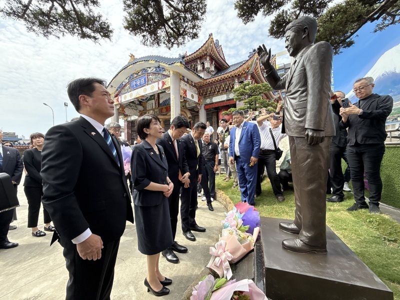 安倍記念公園の除幕式　高市早苗氏「日台友好のため尽力」