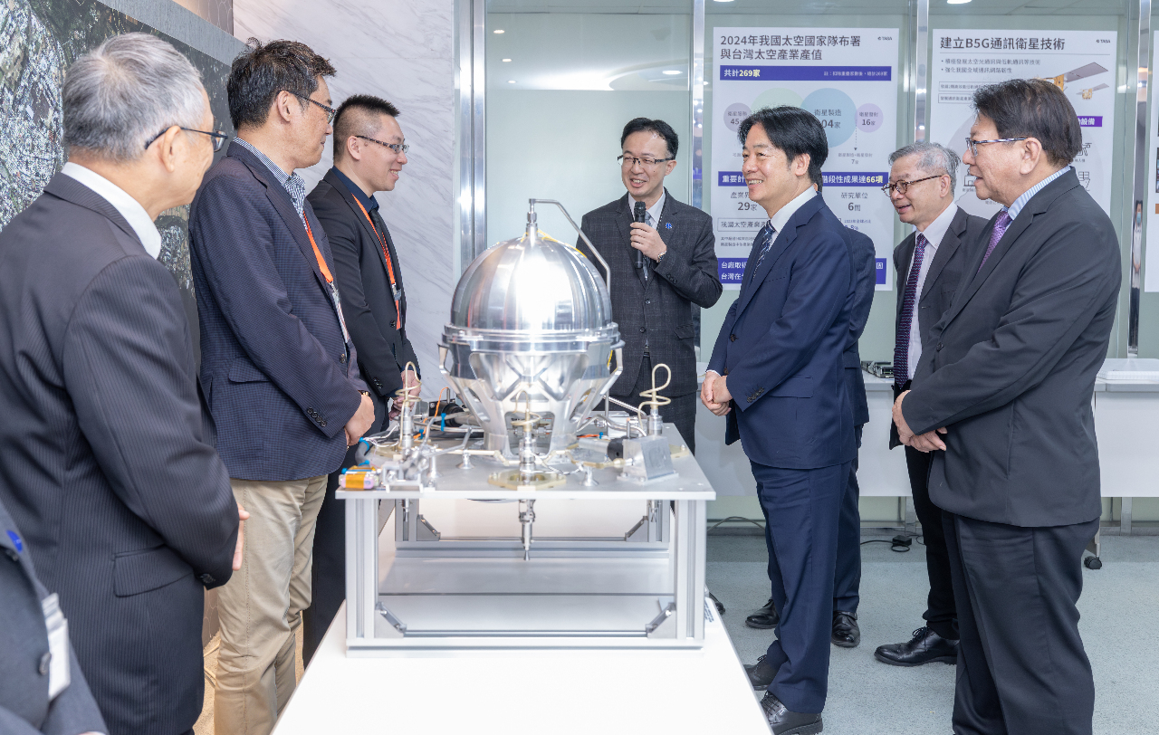 「福衛8号」視察の頼・総統：宇宙開発に挑み、デジタル強靭性強化を