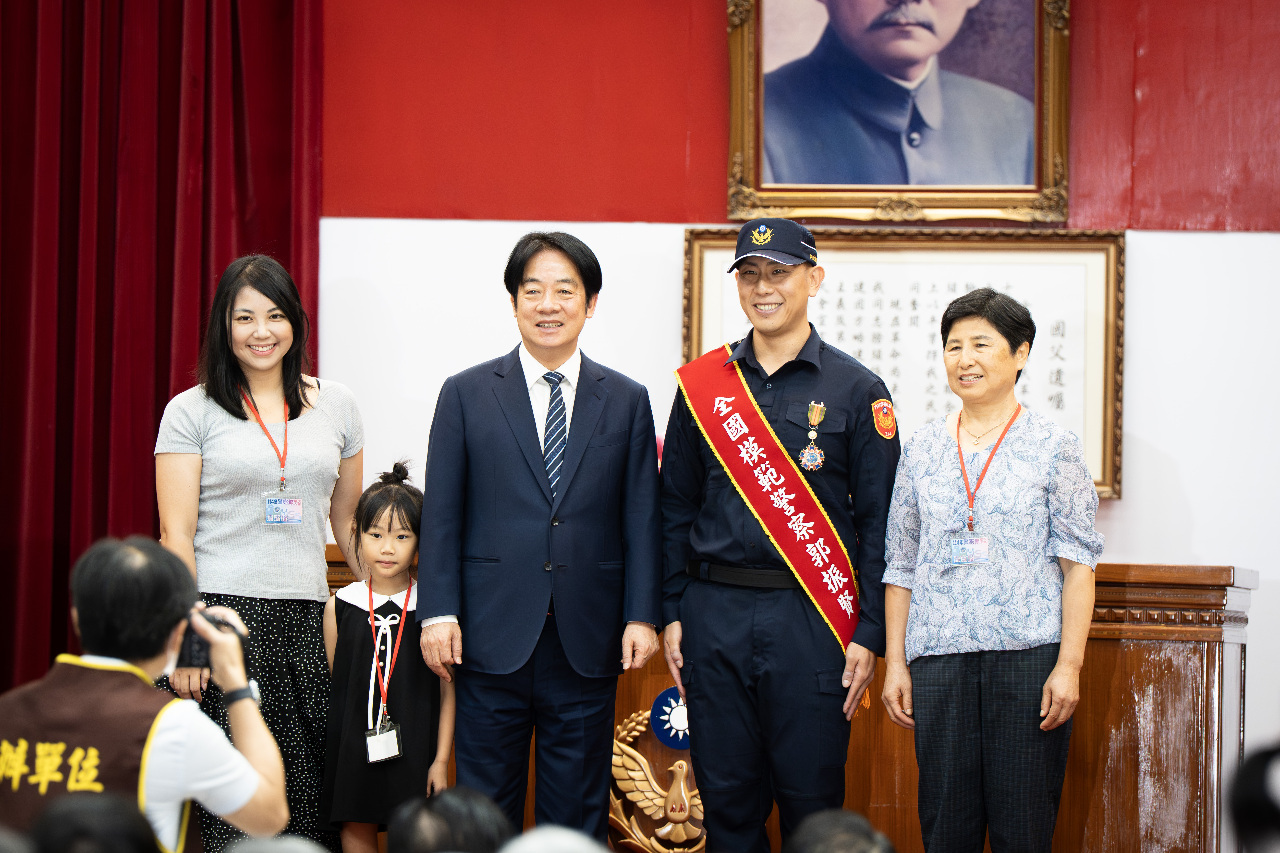 頼・総統が「警察の日祝賀式典」に出席　今後も科学技術、AI運用を推進